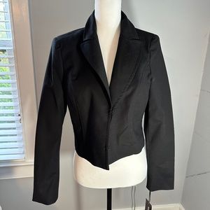 Worth NY black cotton blazer, cropped and fitted. Size 8. NEW! Stylish!